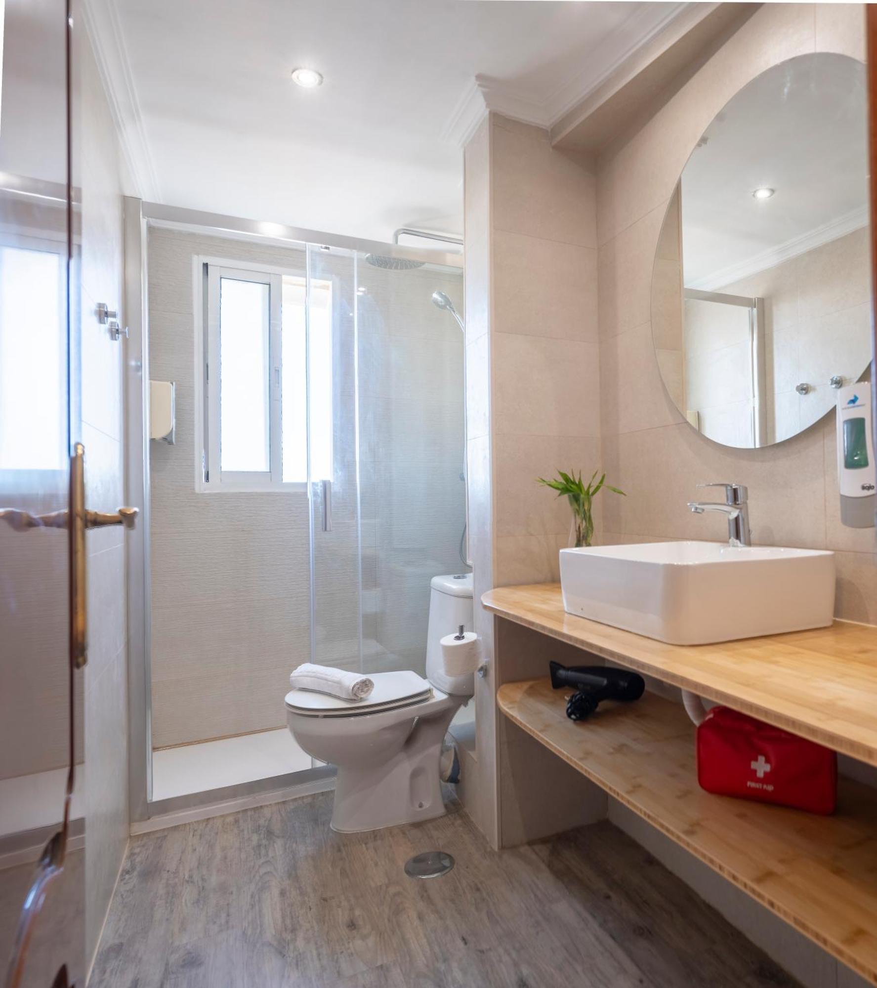 Malaga Center Flat Hospitality Apartment Bagian luar foto